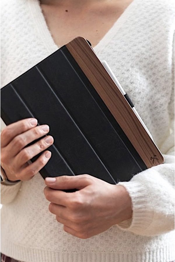 iPad Pro 11 hoesje - Woodcessories - Zwart - Hout - Afbeelding 11
